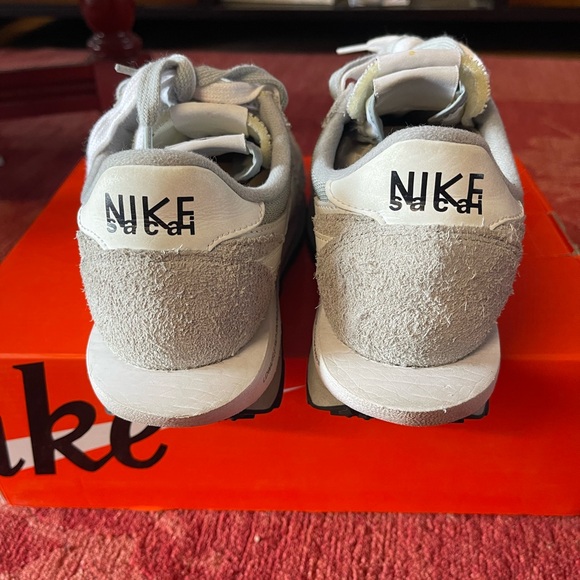 Nike
x sacai x Fragments LDWaffle "Grey" sneakers - Picture 3 of 12